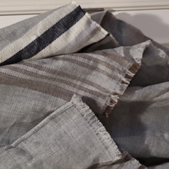 Uniqlo 2Way Stole Neutral Checked 04 Gray 100% Acrylic - Picture 7 of 7